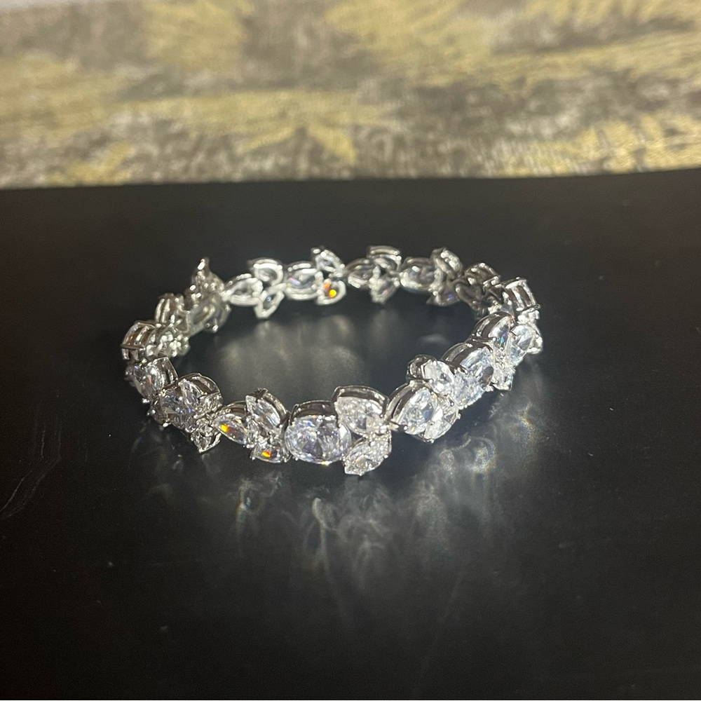 Elegant Silver Bracelet with Clear Cubic Zirconia Stones AAAAA grade